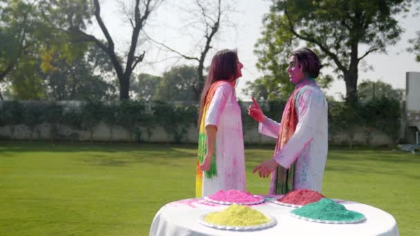 Indian Wife Tricks Her Husband Holi Put Colors His Face — Stock videók