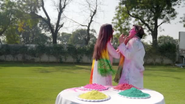 Cute Indian Couple Enjoying Holi Festival — Vídeo de Stock