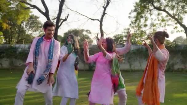 Friends Dancing Holi Party — Stockvideo