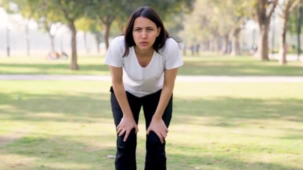 Indian Woman Taking Long Breaths Workout Park Morning — Vídeo de stock
