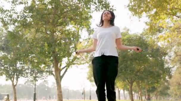Indian Girl Gets Tired Skipping Rope Park Morning — Stock Video