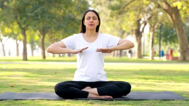 Indian Woman Doing Breathe Breathe Out Exercise Park Morning — Wideo stockowe