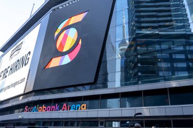 Toronto, Kanada - 16 Mayıs 2020: Toronto Scotiabank Arena binası. Scotiabank Arena (1 Temmuz 2018, Toronto), Toronto 'da bulunan çok amaçlı bir spor salonudur..