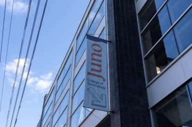 Toronto, Kanada - 14 Kasım 2020: Toronto, Kanada 'da Juno Teknoloji Koleji, Web Geliştirme, UX Tasarım ve Veri Analizi kursları sunan bir lisansüstü kodlama okulu.. 