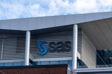Toronto, Kanada - 9 Kasım 2020: Kanada 'daki genel merkez binasındaki SAS tabelası Toronto' da görüldü. SAS Enstitüsü, analitik yazılımın çok uluslu bir geliştiricisidir..