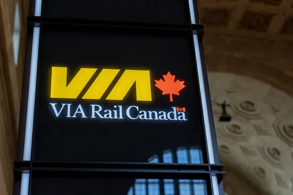 カナダ オンタリオ州オサワ 2020年7月1日 カナダ オンタリオ州オサワ駅でカナダ鉄道署名 鉄道カナダは 都市間旅客鉄道サービスを運行する独立したクラウン企業です — ストック写真