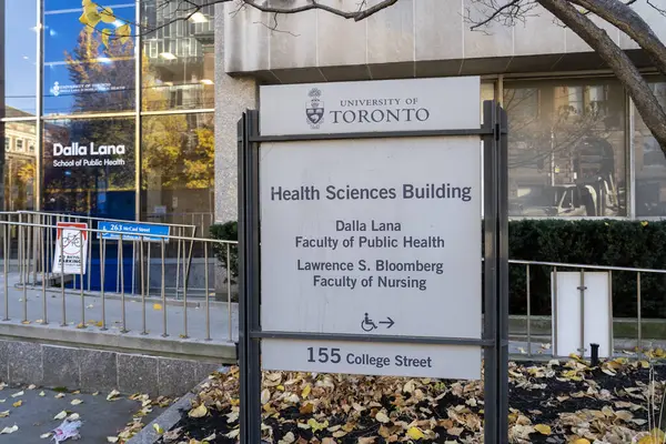 George Caddesi Ndeki Toronto Üniversitesi Manzarası — Stok fotoğraf