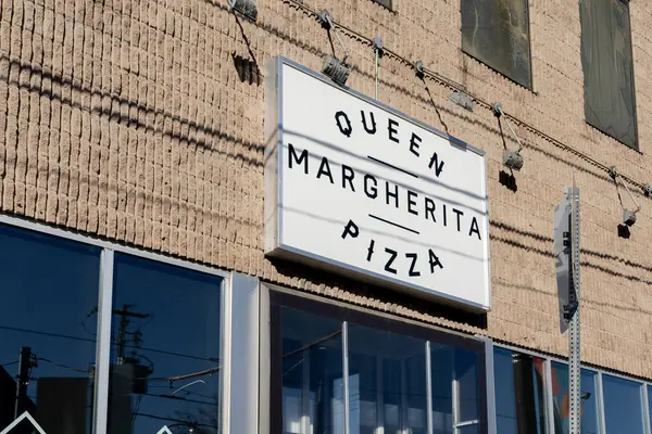Toronto Kanada Listopadu 2020 Restaurace Queen Margherita Pizza Zdi Centru — Stock fotografie