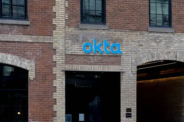 多伦多 2020年11月28日 Okta Canada在多伦多的办事处 Okta Inc 是一家位于旧金山的公开交易身份和访问管理公司 — 图库照片