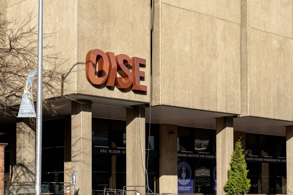 カナダ トロント 2020年11月20日 トロントの建物のOiseサインの閉鎖 トロント大学 Oise の教育のためのオンタリオ研究所は 公立教員の大学です — ストック写真