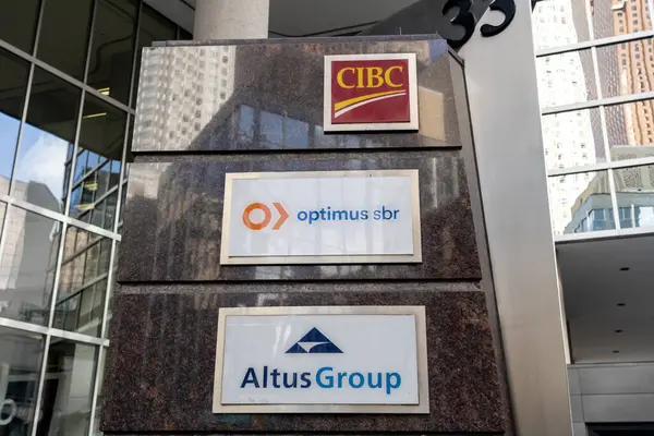 カナダ トロント 2020年10月28日 Cibc 最適なSbr Altus Group Gwlレアルアドバイザーの社内サイン付きディレクトリ看板がカナダのトロントにある33のYonge Stのオフィスビル外にあります — ストック写真