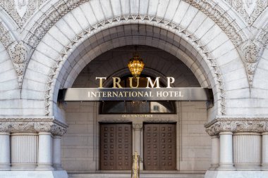 Washington, DC, ABD - 12 Ocak 2020: Trump International Hotel tabelası Washington, D.C. 'de..