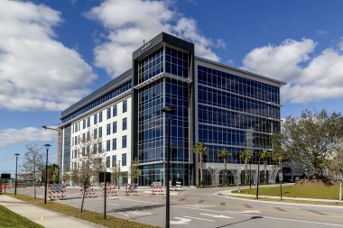 Orlando, Florida, USA- 9 Şubat 2020: Orlando, Florida, ABD 'deki imza merkezi. İmza Uçuş Destek Şirketi dünyanın en büyük sabit tabanlı operasyon ve dağıtım ağıdır. 