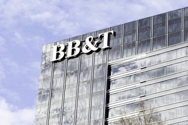 Atlanta, Georgia, ABD - 16 Ocak 2020: Atlanta, Georgia, ABD 'deki binada BB & T tabelası. BB & T bir Amerikan bankacılık şirketidir..  