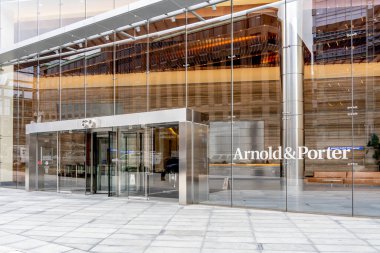 Washington, DC, USA- 13 Ocak 2020: Arnold ve Porter LLLP 'nin girişi Washington, DC, ABD. Arnold ve Porter uluslararası bir hukuk firması..