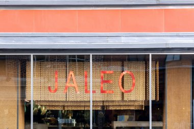 Washington, D.C., ABD - 12 Ocak 2020: Jaleo restoran tabelasını kapatın. Jaleo bir İspanyol meze restoranıdır.. 