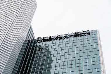 Pittsburgh, Pennsylvania, ABD - 11 Ocak 2020: Pittsburgh, Pennsylvania, ABD 'deki genel merkez binalarında Gateway Health tabelası. Gateway Sağlık Planı Şirketi sağlık sigortası sağlayıcısı olarak çalışır. 