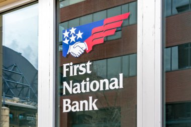 Pittsburgh, Pennsylvania, ABD - 11 Ocak 2020: Pittsburgh, Pennsylvania, ABD 'deki First National Bank ofis binası. F.N.B. Şirket çeşitlendirilmiş bir finansal hizmet şirketidir..