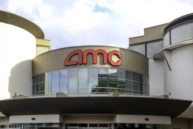 Buena Vista Gölü, Florida, ABD - 19 Şubat 2020: Buena Vista Gölü 'nde bir AMC Tiyatrosu tabelası, ABD. AMC Theatres, Amerikan sinema zinciri.. 