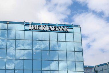 Orlando, Florida, ABD - 20 Şubat 2020: Orlando, Florida, ABD 'deki IberiaBank ofis binası. IberiaBank Corporation, ABD 'li bir finans şirketidir..