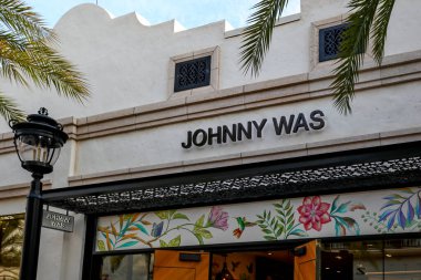 Orlando, Florida, ABD - 19 Şubat 2020: Johnny Florida, ABD 'de mağaza oldu. Johnny Was, LLC bir Amerikan firması tasarımları, pazarları ve klasik kadın kıyafetleri satıyor..