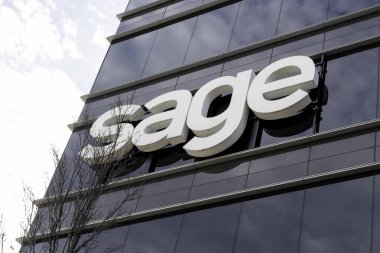 Atlanta, Georgia, ABD - 16 Ocak 2020: Atlanta, Georgia, ABD 'deki binada bilge işareti. Sage, entegre muhasebe ve ödeme sistemlerinin pazar lideri.. 