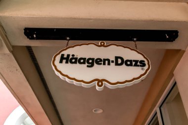 Orlando, Florida, USA- 5 Şubat 2020: Orlando, Florida, ABD 'de Haagen-Dazs mağaza tabelası. Haagen-Dazs bir Amerikan dondurma markası..