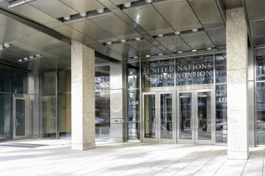 Washington, D.C., ABD - 12 Ocak 2020: Birleşmiş Milletler Vakfı 'nın Birleşmiş Milletler' in amaçlarını desteklemek amacıyla 1998 'de Washington, D.C.' ye giriş ve imzası.