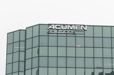 Tysons Corner, Virginia, ABD - 14 Ocak 2020 Tysons Corner, Virginia 'daki binada Acumen Çözümleri İşareti 