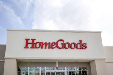 Orlando, Florida, USA- 7 Şubat 2020: Orlando, Florida, ABD 'de HomeGoods mağazası. HomeGoods, Amerikan indirimli ev mobilyası mağazaları zinciri.. 