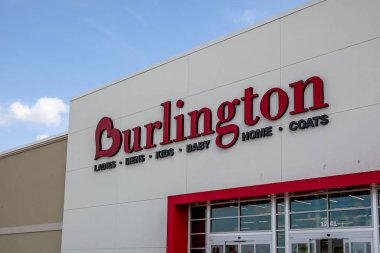 Orlando, Florida, USA- 13 Şubat 2020: Orlando, Florida, ABD 'deki Burlington Coat Factory' den. Burlington, Amerikan ulusal indirimli mağaza perakendecisi.. 