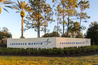 Orlando, Florida, USA- 8 Şubat 2020: Lockheed Martin imzası Orlando, Florida, ABD 'de; Lockheed Martin ABD' li küresel uzay, savunma, güvenlik ve ileri teknoloji şirketidir..