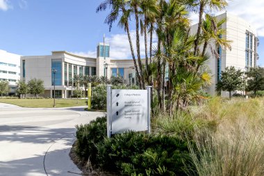 Orlando, Florida, ABD - 9 Şubat 2020: UCF Tıp Koleji Orlando, Florida, ABD 'de, Orlando Gölü yakınlarındaki University' s Health Sciences Campus 'ta yer almaktadır..