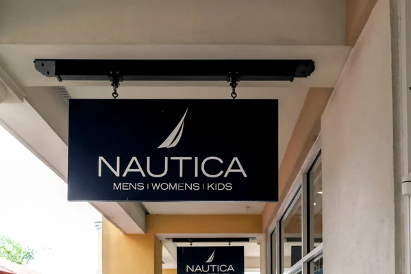 Nahaufnahme Eines Aufgehängten Nautica Stores Einem Outlet Mall Houston Texas — Stockfoto