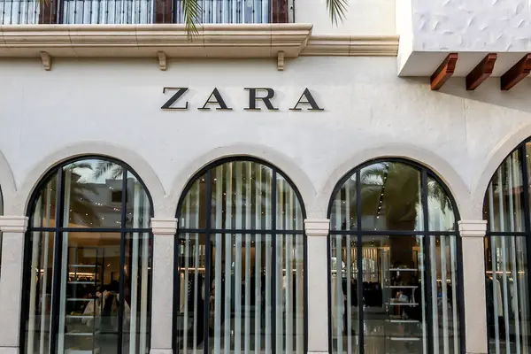 Orlando Usa January 2022 Close Zara Store Sign Building Zara — Stock Photo, Image