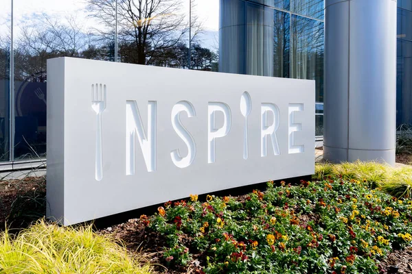 美国佐治亚州亚特兰大 2020年1月16日 在他们位于美国佐治亚州亚特兰大的总部关闭了Inspire标志 Inspire Brands是一家美国餐厅公司 — 图库照片