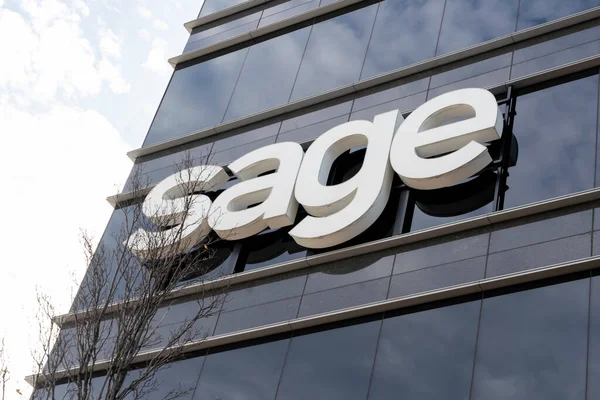 美国佐治亚州亚特兰大 2020年1月16日 美国佐治亚州亚特兰大建筑上的圣人标志 Sage是综合会计 支付系统的市场领导者 — 图库照片