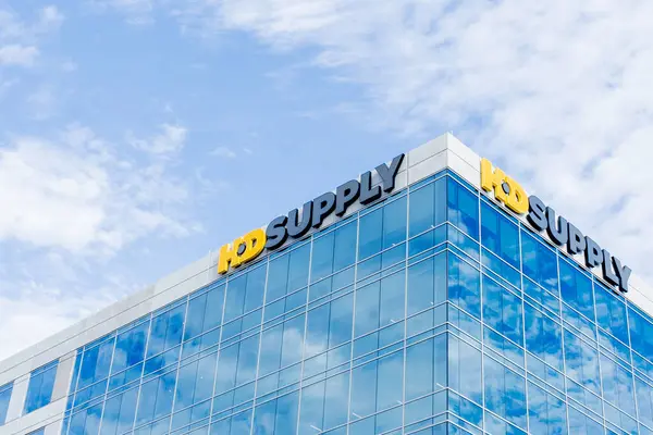 美国佐治亚州亚特兰大 2020年1月16日 美国佐治亚州亚特兰大公司办公大楼顶部的高清供应标志 Supply Inc 是北美的一家工业分销商 — 图库照片