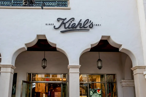 フロリダ州オーランド 2020年2月19日 アメリカ合衆国フロリダ州オーランドにあるキールの店舗 Kiehl Sはイギリスの化粧品 スキンケア 香水会社です — ストック写真