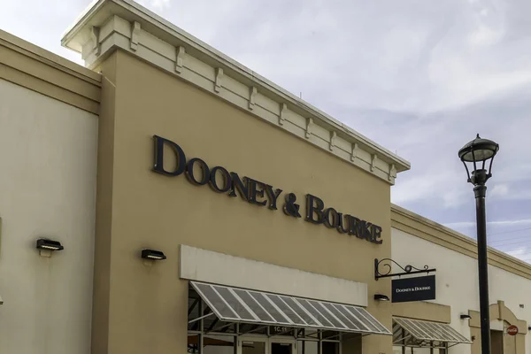Orlando Florida Estados Unidos Febrero 2020 Dooney Bourke Store Sign — Foto de Stock