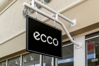 Orlando, Florida, USA- 24 Şubat 2020: ECCO asılı tabelası Orlando, Florida, ABD 'de. ECCO Danimarkalı bir ayakkabı üreticisi ve perakendecisi..