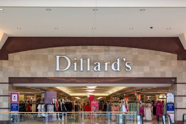 Tampa, Florida, ABD - 23 Şubat 2020: Tampa, Florida, ABD 'deki Dillard' s mağazası. Dillard 's Inc. bir Amerikan lüks mağaza zinciri..