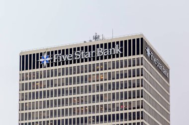 Rochester, New York, ABD - 3 Mart 2020: Rochester, New York, ABD binasındaki 5 yıldızlı banka tabelası. Five Star Bank bir Amerikan ticari bankası.. 