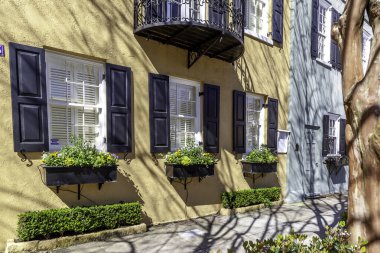 Sabah Rainbow Row, Güney Carolina, Charleston 'da 13 renkli tarihi ev serisinin adı..