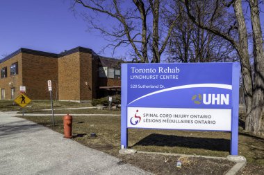 Toronto, Ontario, Kanada - 15 Mart 2020: Toronto Rehabilitasyon Enstitüsü Lyndhurst Merkezi 'nin imzası ve inşası. Kuzey Amerika 'nın önde gelen rehabilitasyon merkezlerinden biri..