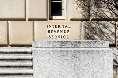 Washington D.C., ABD - 29 Şubat 2020: Washington, D.C. 'deki genel merkez binasında ABD İçişleri Bakanlığı (IRS) imzası.