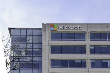 Reston, Virginia, USA- 1 Mart 2020: Reston, Virginia, ABD 'deki Microsoft Şirketi ofis binası. Microsoft Corporation, Amerikan çokuluslu teknoloji şirketidir..
