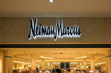 Tampa, Florida, ABD - 23 Şubat 2020: Tampa, Florida, ABD 'de bir Neiman Marcus mağaza tabelası. Neiman Marcus Group, Inc., bir Amerikan lüks mağaza zinciri.. 