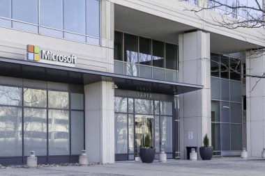 Reston, Virginia, USA- 1 Mart 2020: Microsoft Corporation ofis binası Reston, Virginia, ABD 'deki Discovery Square' de. Microsoft Corporation, Amerikan çokuluslu teknoloji şirketidir..