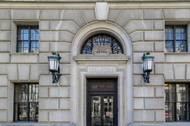 Washington, D.C. - 1 Mart 2020: Washington, D.C. 'deki Postane Departmanına Giriş Benjamin Franklin İstasyonu.